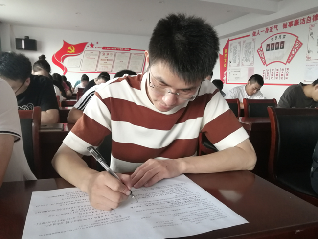 以考促學(xué)、以學(xué)促廉